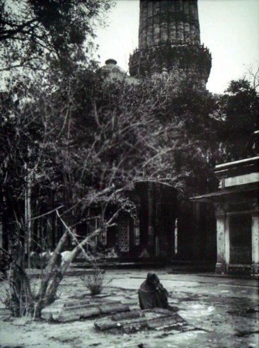 below qutub minar, George Gaste